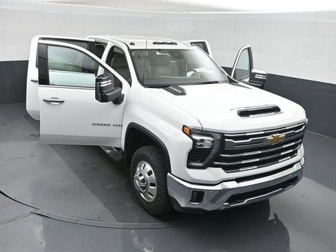 Used 2025 Chevrolet Silverado 3500 LTZ w/ LTZ Plus Package AWD/4WD image 50