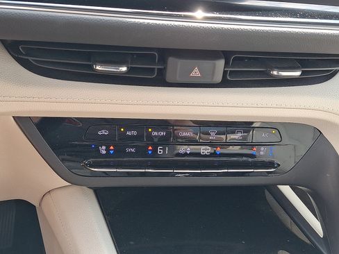 Used 2021 Buick Envision Avenir AWD/4WD image 16
