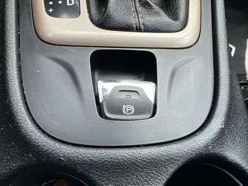 Used 2014 Jeep Cherokee Latitude AWD/4WD image 22