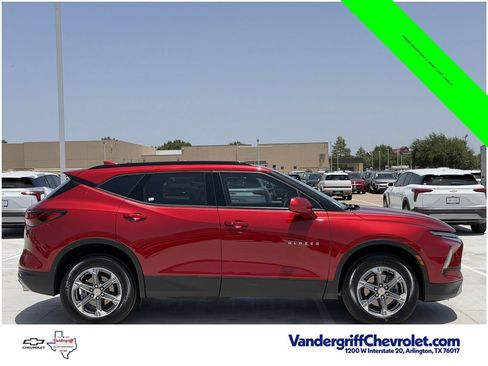 Certified 2024 Chevrolet Blazer LT w/ Convenience Package FWD image 3
