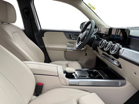 Used 2022 Mercedes-Benz GLB 250 SUV w/ Premium Package Lite image 14