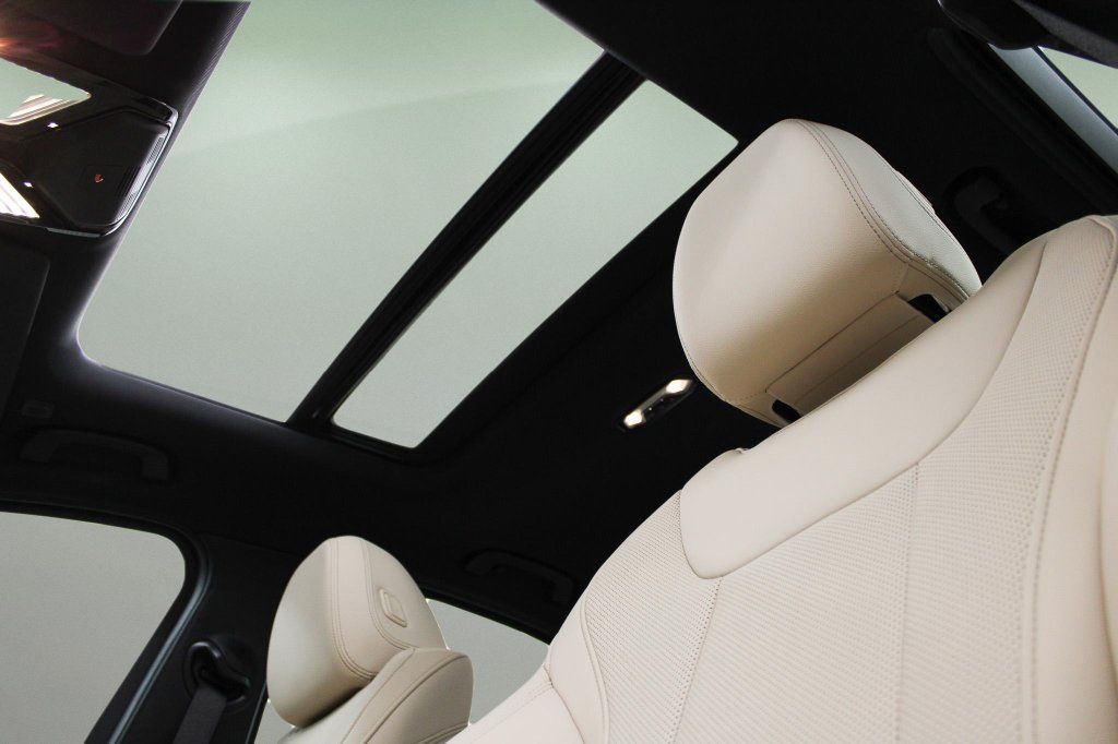 Used 2026 BMW 330i Sedan w/ Convenience Package RWD image 38