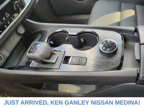 Certified 2023 Nissan Rogue SV w/ SV Premium B Package AWD/4WD image 11