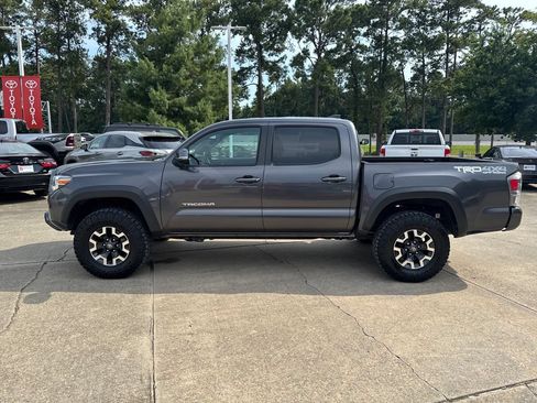 Certified 2023 Toyota Tacoma TRD Off-Road w/ Technology Package AWD/4WD image 2