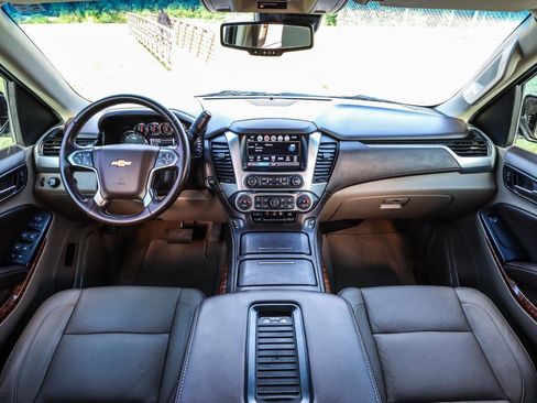 Used 2020 Chevrolet Suburban Premier image 2