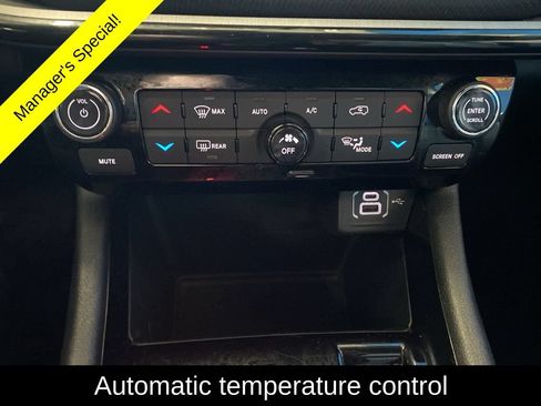 Used 2025 Jeep Compass Trailhawk AWD/4WD image 7