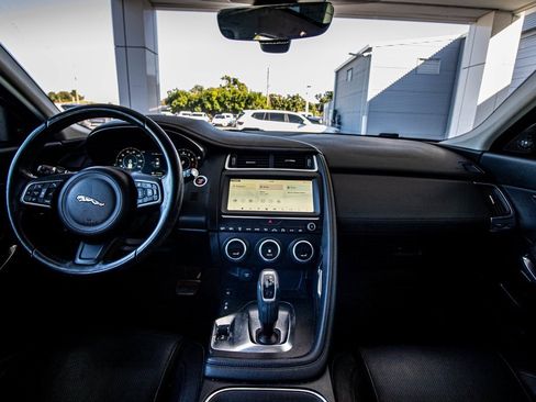 Used 2018 Jaguar E-PACE SE image 29