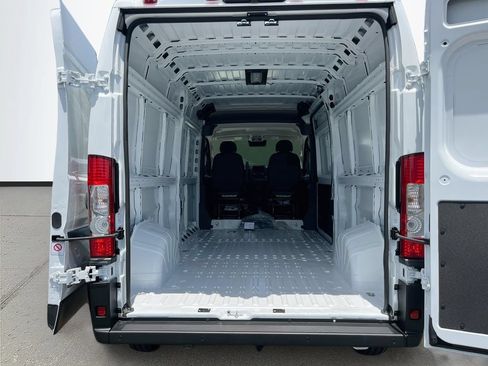 New 2026 RAM ProMaster 2500 w/ Convenience Group FWD image 21