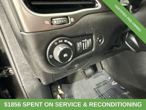 Certified 2019 Jeep Cherokee Overland AWD/4WD image 24