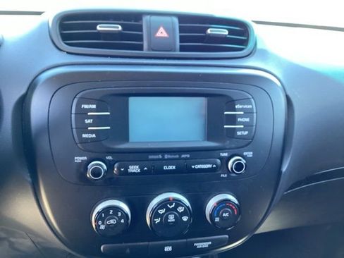 Used 2015 Kia Soul FWD image 25