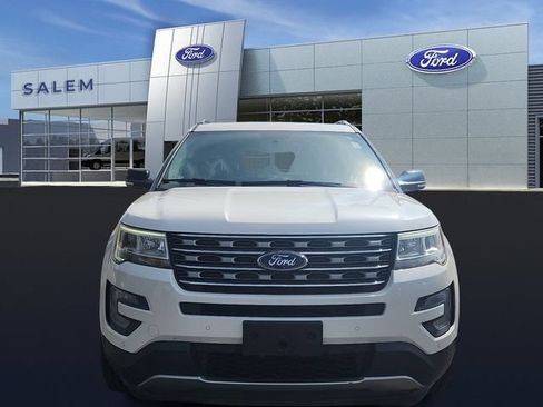 Used 2017 Ford Explorer XLT w/ Equipment Group 202A AWD/4WD image 7