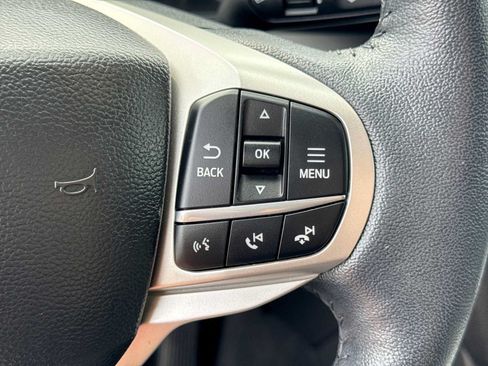 Used 2023 Ford Explorer XLT AWD/4WD image 25