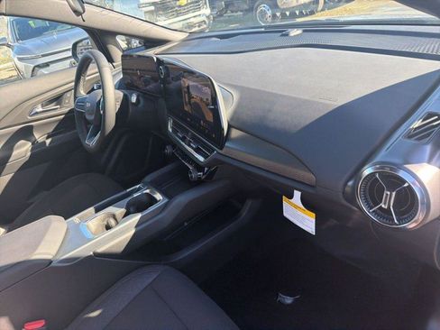 New 2026 Chevrolet Equinox EV LT w/ Comfort Package FWD image 21