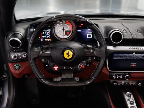 Used 2019 Ferrari Portofino RWD image 35