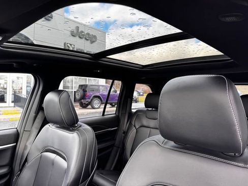 New 2025 Jeep Grand Cherokee Limited image 24