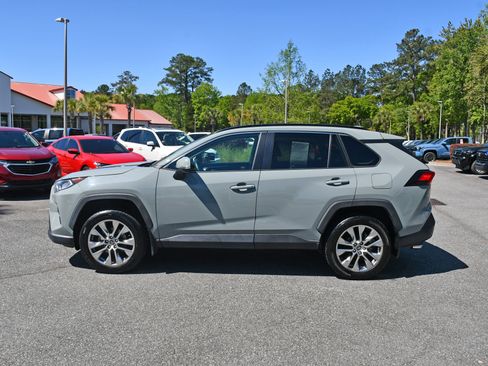Used 2021 Toyota RAV4 XLE Premium image 2