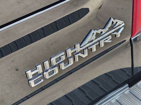 Used 2023 Chevrolet Silverado 1500 High Country w/ Technology Package AWD/4WD image 10