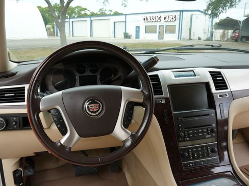 Used 2008 Cadillac Escalade EXT image 19