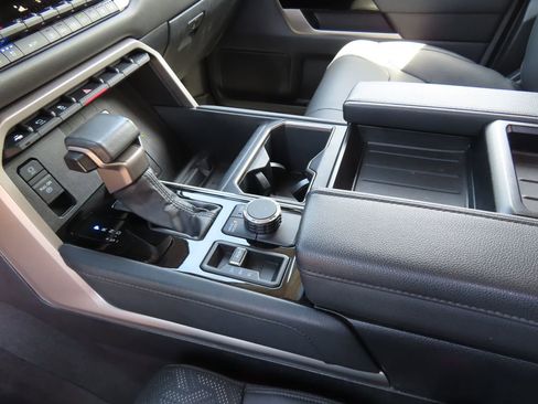 Used 2024 Toyota Tundra Limited AWD/4WD image 23