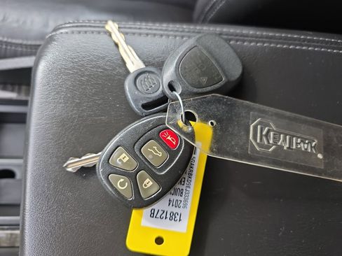 Used 2014 Buick Enclave Leather w/ LPO, Cargo Convenience Pkg FWD image 29