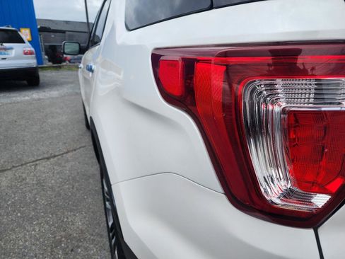 Used 2018 Ford Explorer Platinum AWD/4WD image 44
