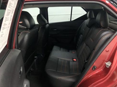 Used 2018 Nissan Kicks SR w/ Premium Package FWD image 25