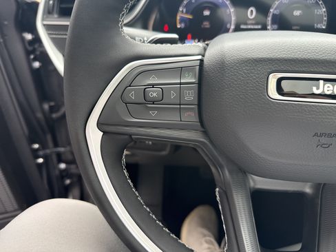 New 2025 Jeep Grand Cherokee Laredo X w/ Luxury Tech Group I image 18