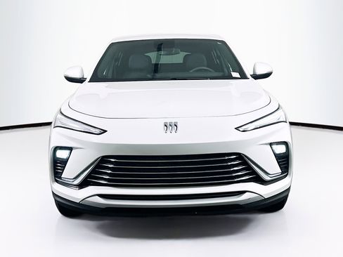 Used 2025 Buick Envista Preferred image 2