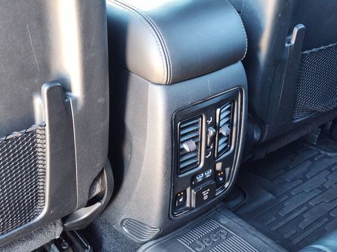 Used 2020 Jeep Grand Cherokee Overland image 34