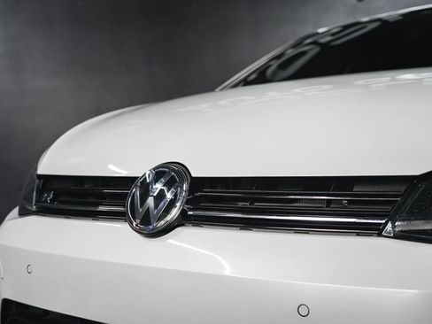 Used 2019 Volkswagen Golf 4-Door image 7