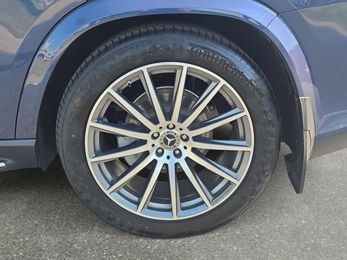 Used 2024 Mercedes-Benz GLS 580 4MATIC image 32