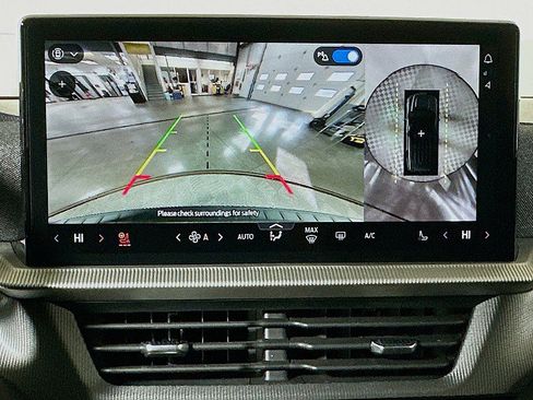 Used 2025 Ford Explorer ST-Line w/ ST-Line Street Pack image 15