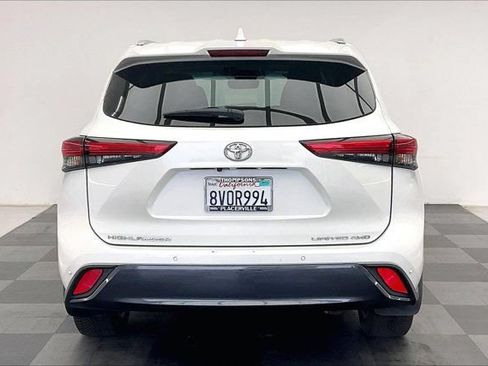 Used 2020 Toyota Highlander Limited AWD/4WD image 3