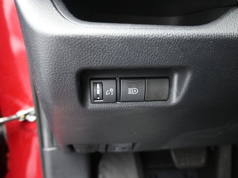 Used 2019 Toyota RAV4 LE w/ Carpet Mat Package image 20