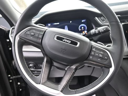 Used 2023 Jeep Grand Cherokee L Limited AWD/4WD image 20