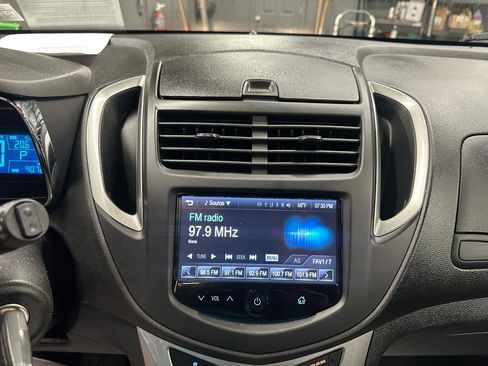 Used 2016 Chevrolet Trax LT w/ LT Sun and Sound Package AWD/4WD image 15