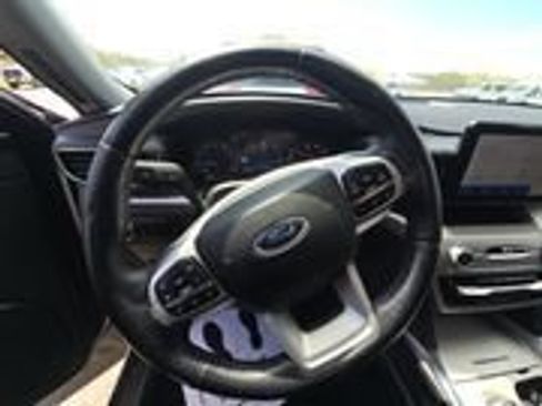 Used 2022 Ford Explorer XLT w/ Equipment Group 202A AWD/4WD image 12