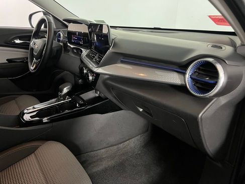 Used 2025 Chevrolet Trax LT w/ LT Convenience Package image 30