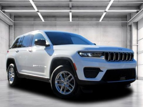 New 2025 Jeep Grand Cherokee Laredo image 1