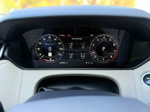 Used 2018 Land Rover Range Rover Velar R-Dynamic SE image 17