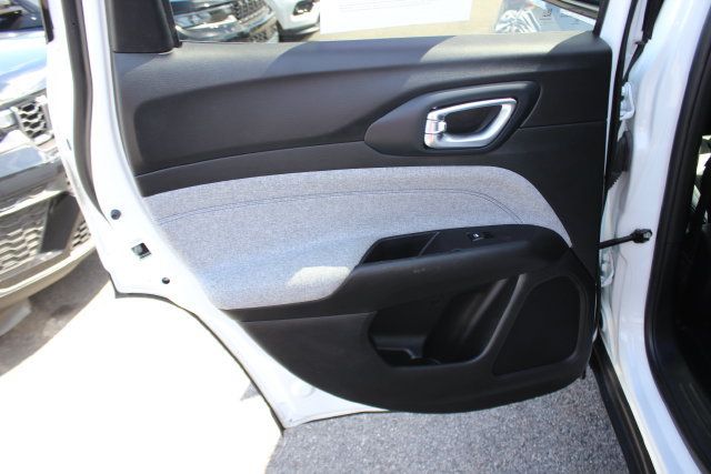 Used 2024 Jeep Compass Latitude AWD/4WD image 23