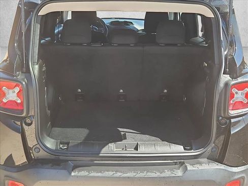 Used 2017 Jeep Renegade Latitude FWD image 6