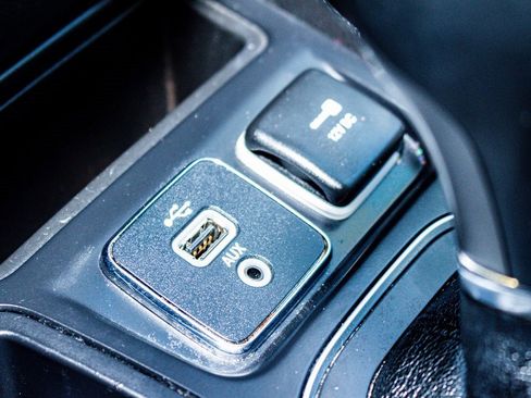 Used 2019 Jeep Cherokee Latitude Plus image 15