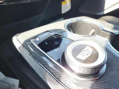 New 2025 Cadillac Optiq Luxury 2 image 35