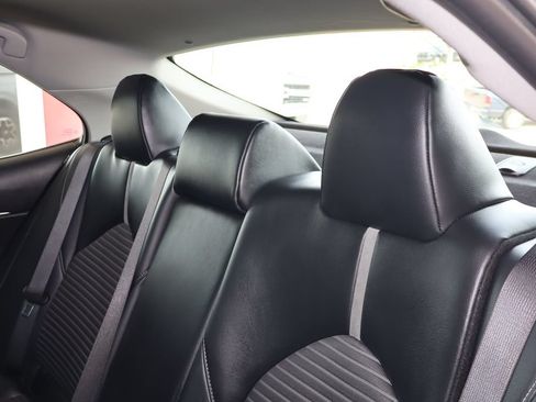 Used 2020 Toyota Camry SE w/ Sunroof Package FWD image 33
