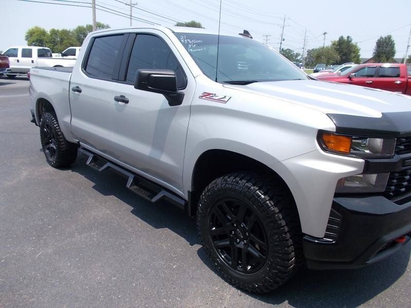 Used 2021 Chevrolet Silverado 1500 Custom Trail Boss w/ LPO, Dark Essentials Package AWD/4WD image 11