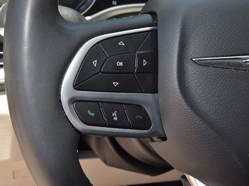 Used 2024 Chrysler Pacifica Touring-L FWD image 25