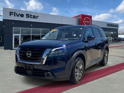 Used 2024 Nissan Pathfinder SV