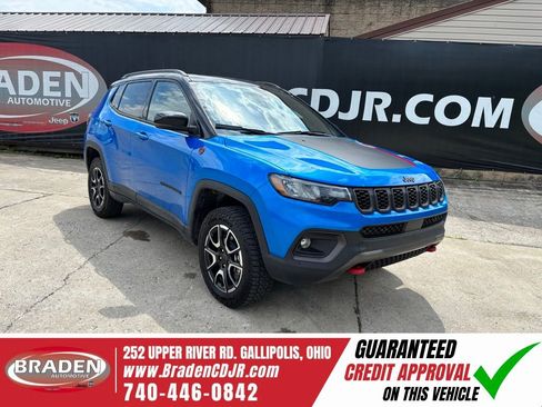 Used 2026 Jeep Compass Trailhawk w/ Sun, Sound & Navigation Group AWD/4WD image 1