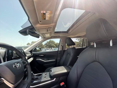 Certified 2026 Toyota Highlander XLE AWD/4WD image 12